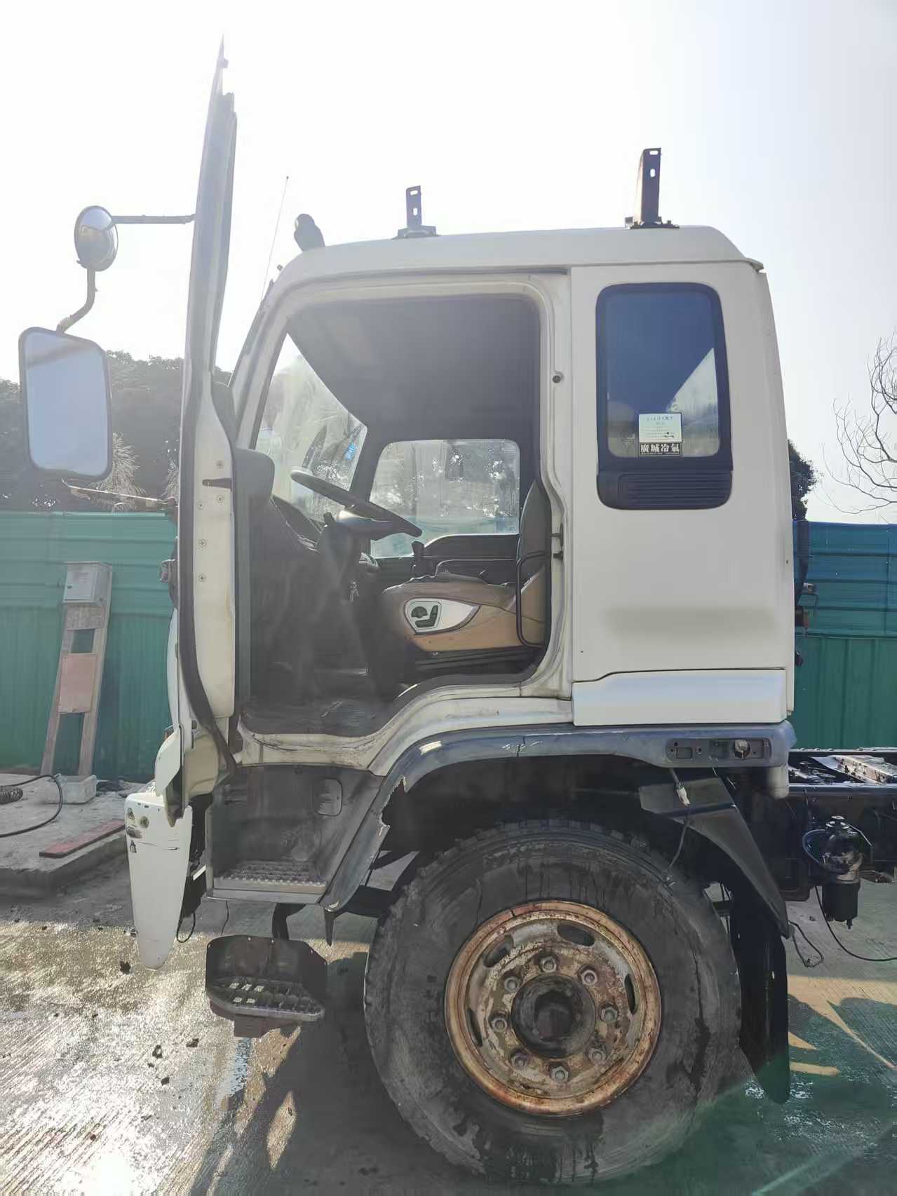No.21 For ISUZU FTR Tractor Truck White Used Truck  Manual Transmission Good Condition Used Tractor