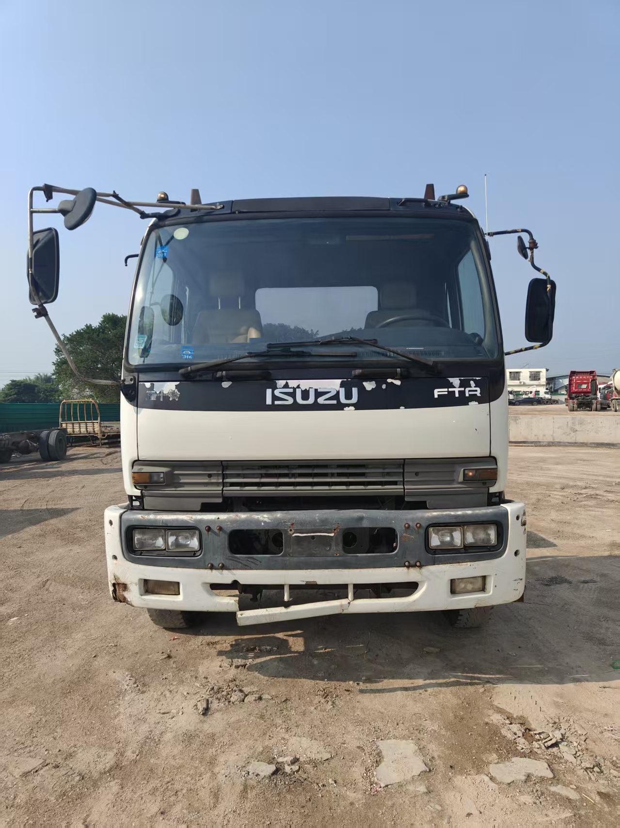 No.21 For ISUZU FTR Tractor Truck White Used Truck  Manual Transmission Good Condition Used Tractor