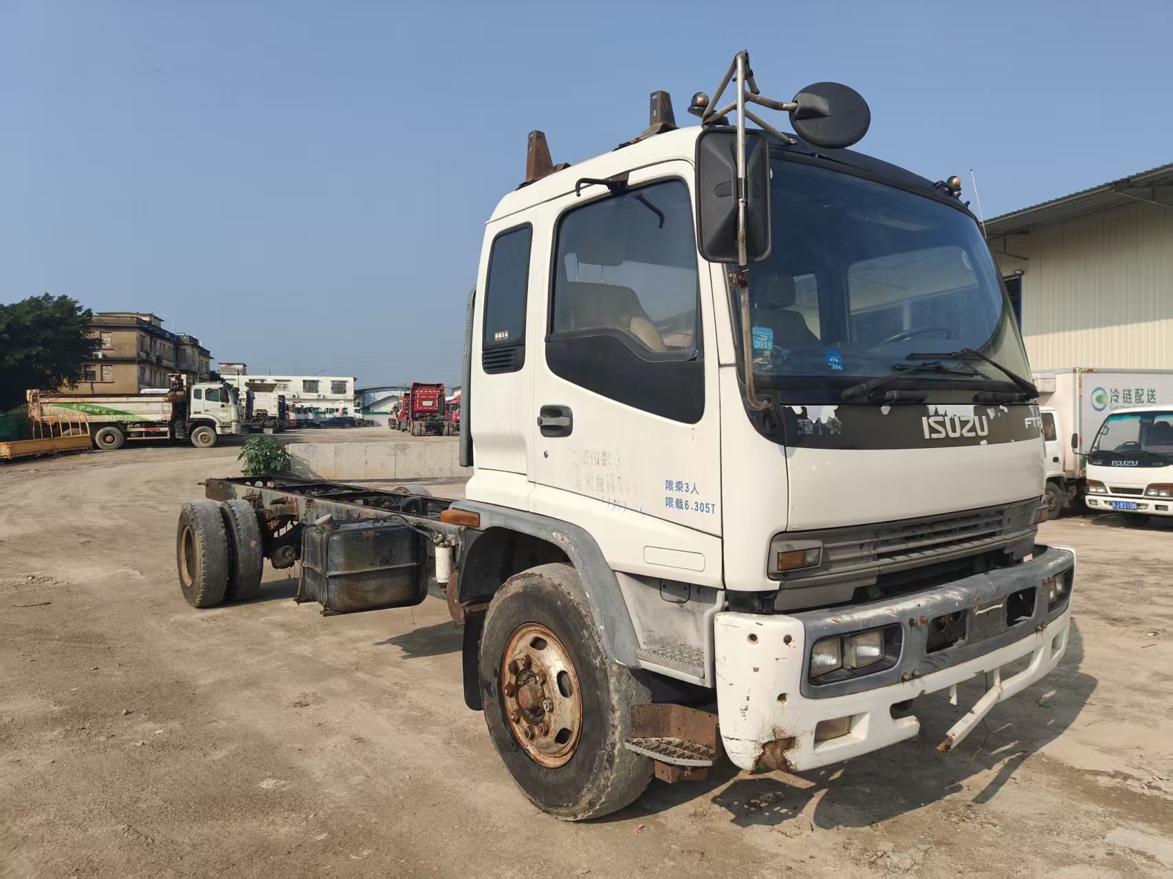 No.21 For ISUZU FTR Tractor Truck White Used Truck  Manual Transmission Good Condition Used Tractor