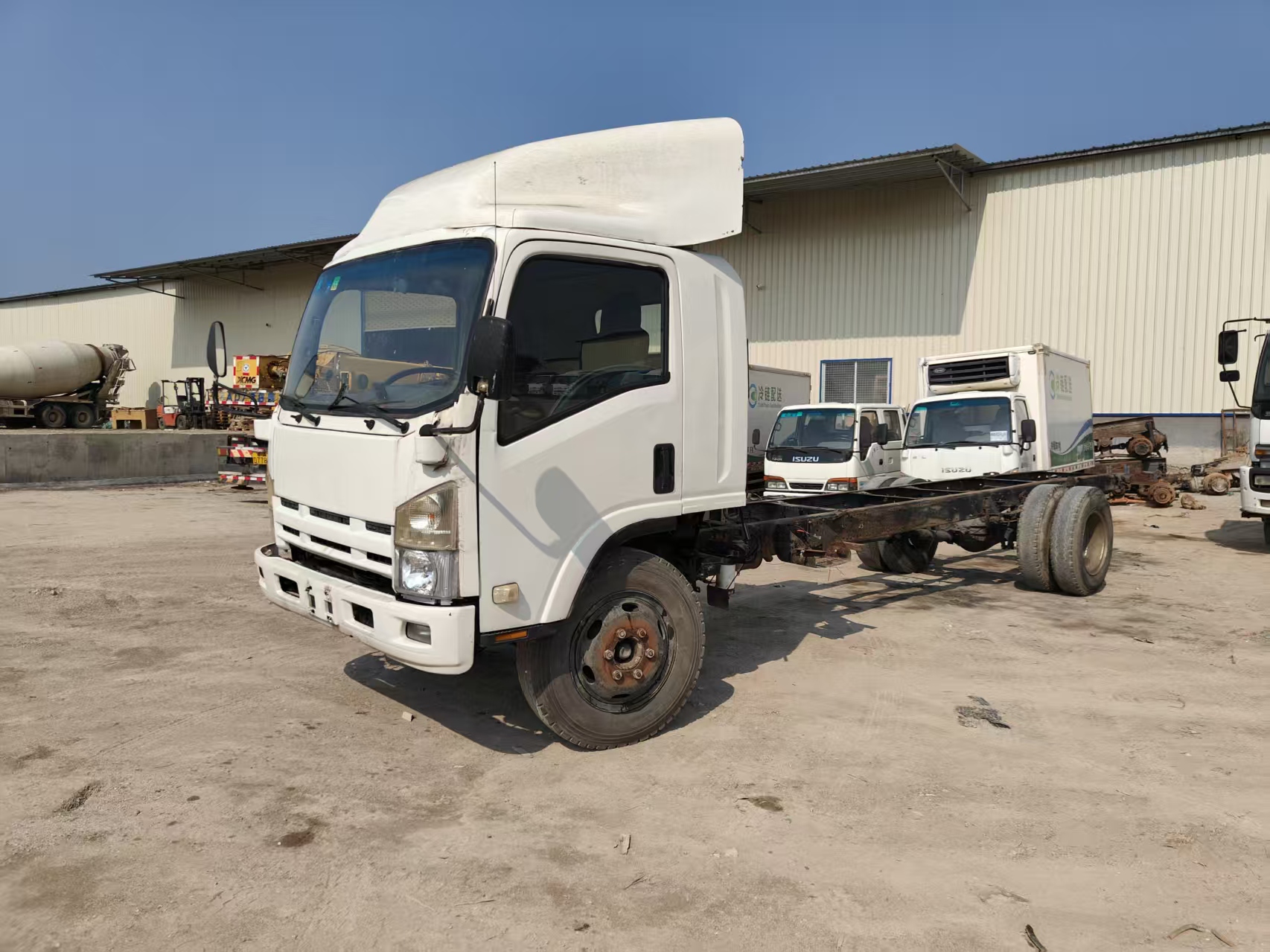 Used White ISUZU 700P 4x2 Manual Cargo Truck Diesel Light Duty Cargo Truck - COPY