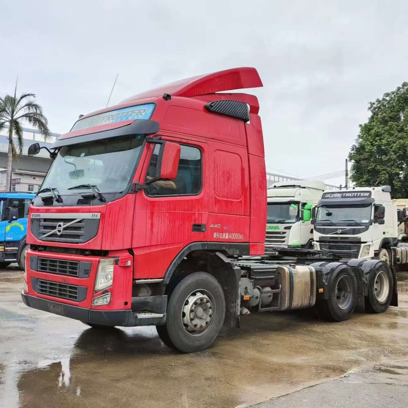 Second Hand Tractor Truck FM440 6x2 Red for VOLVO High Performance Truck Head at Low Price