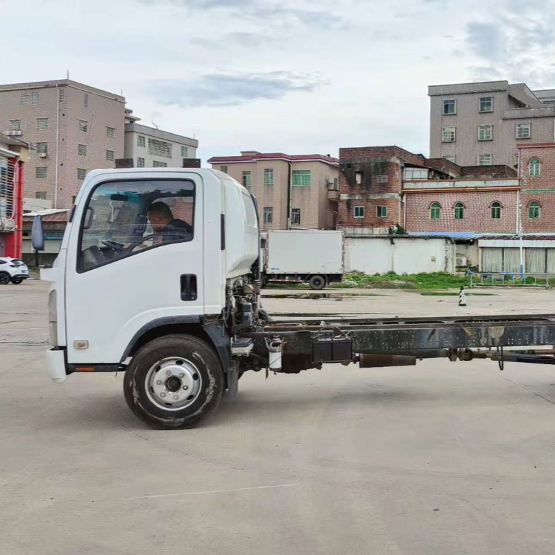 Second Hand ISUZU Cargo Truck 4x2 700P Best Truck ISUZU Diesel Van Truck