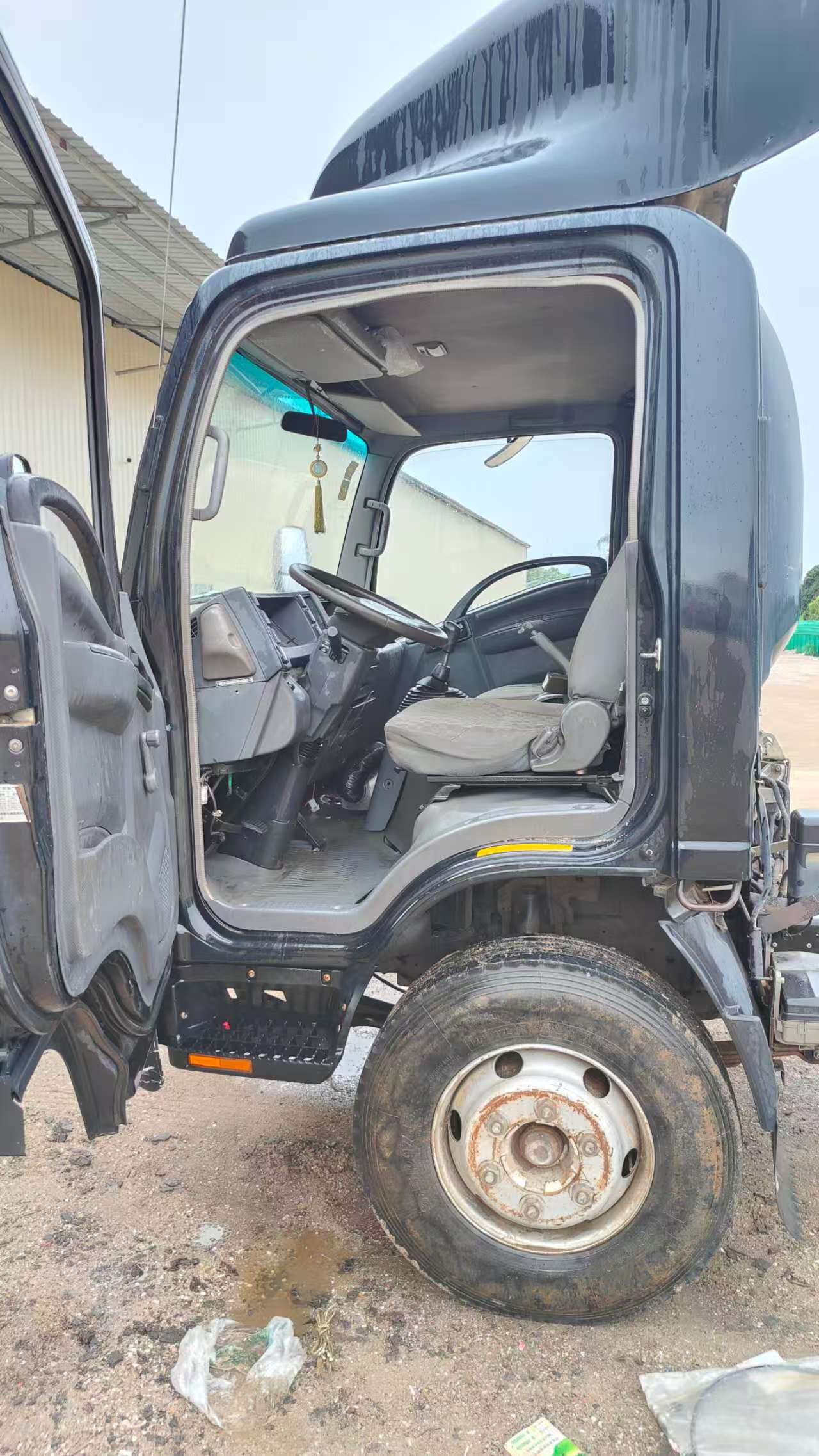 Used White ISUZU 700P 4x2 Manual Cargo Truck Diesel Light Duty Cargo Truck - COPY