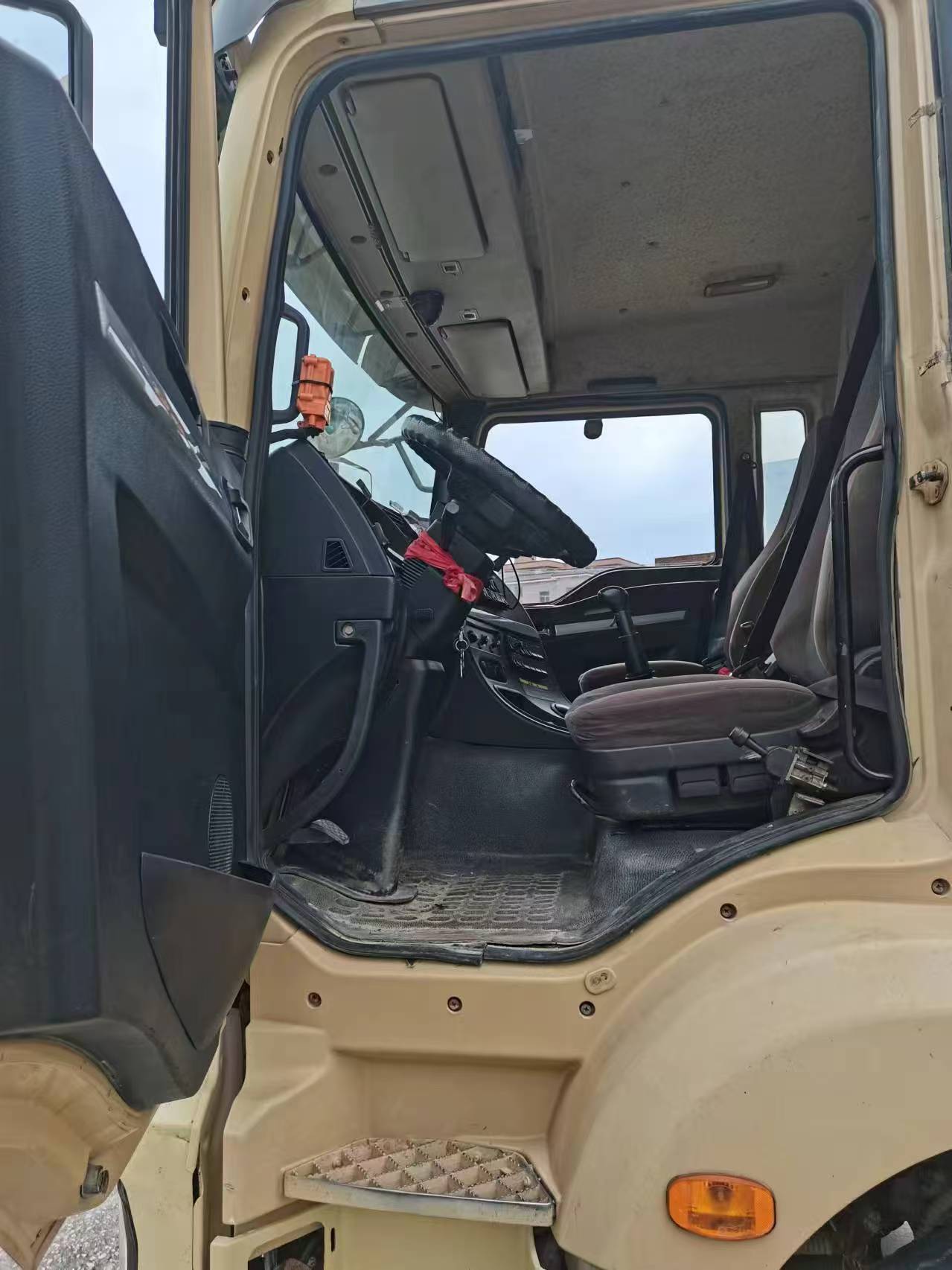 No.44 Used Dump Truck 8x4 2019 Manual Transmission Heavy Duty Reinforced Chassis Construction