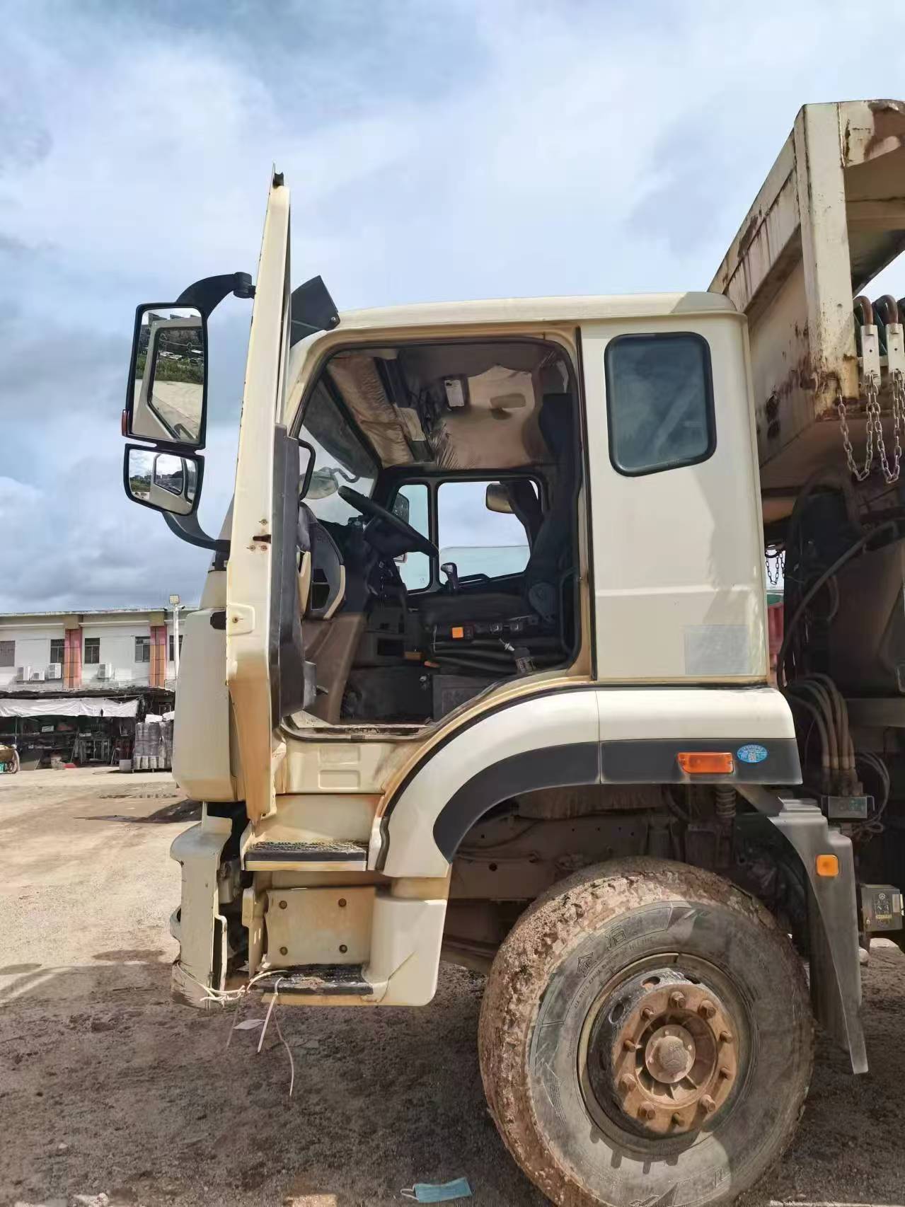 No.39 Used Dump truck Chinese Brand Dumper Truck 6x4 Good Condition Heavy Cargo Tow Truck