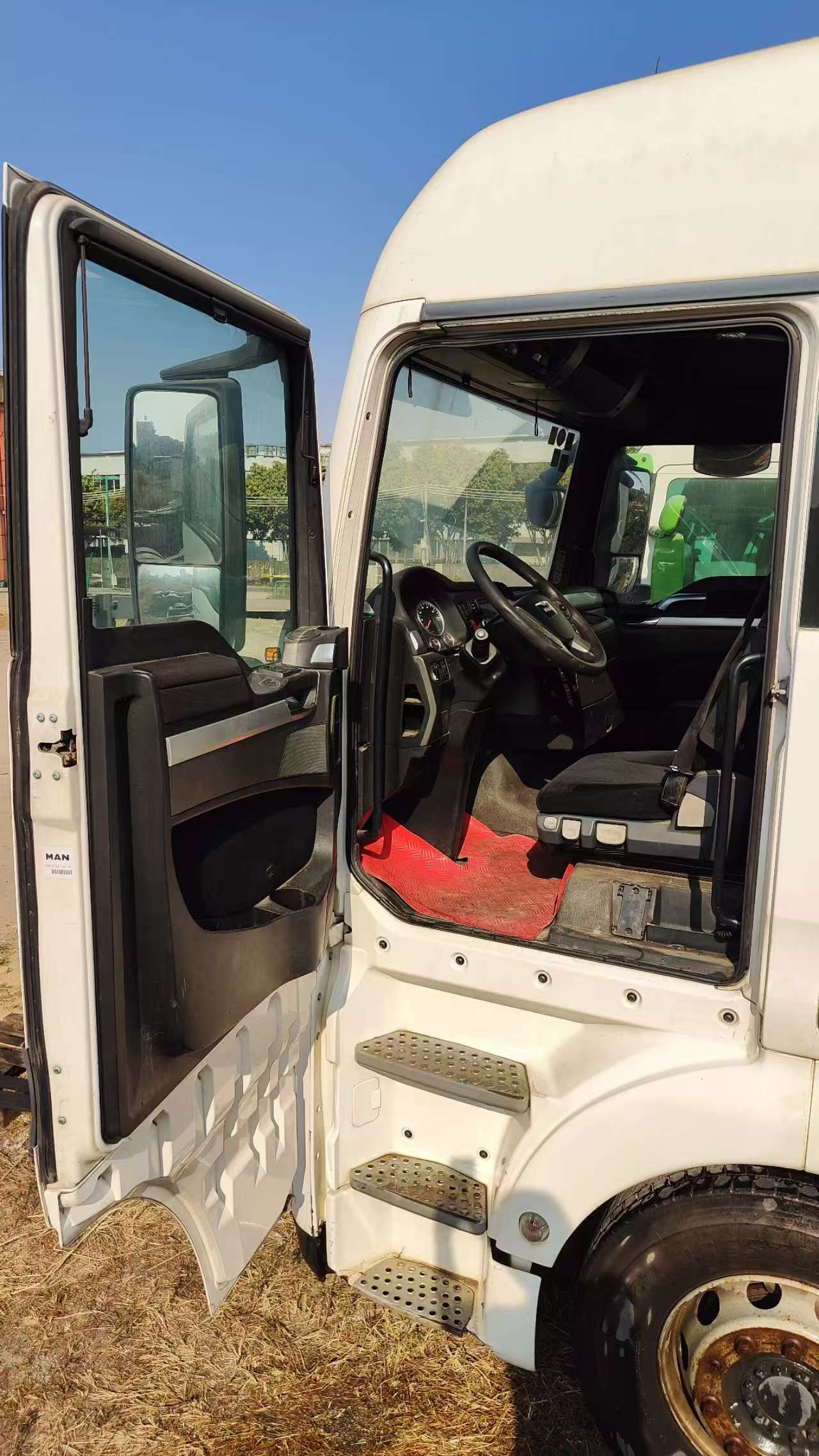 NO.27 Used MAN TGX 28.480 2016 6x2 Tractor Truck Manual Transmission Well Maintained Best Price