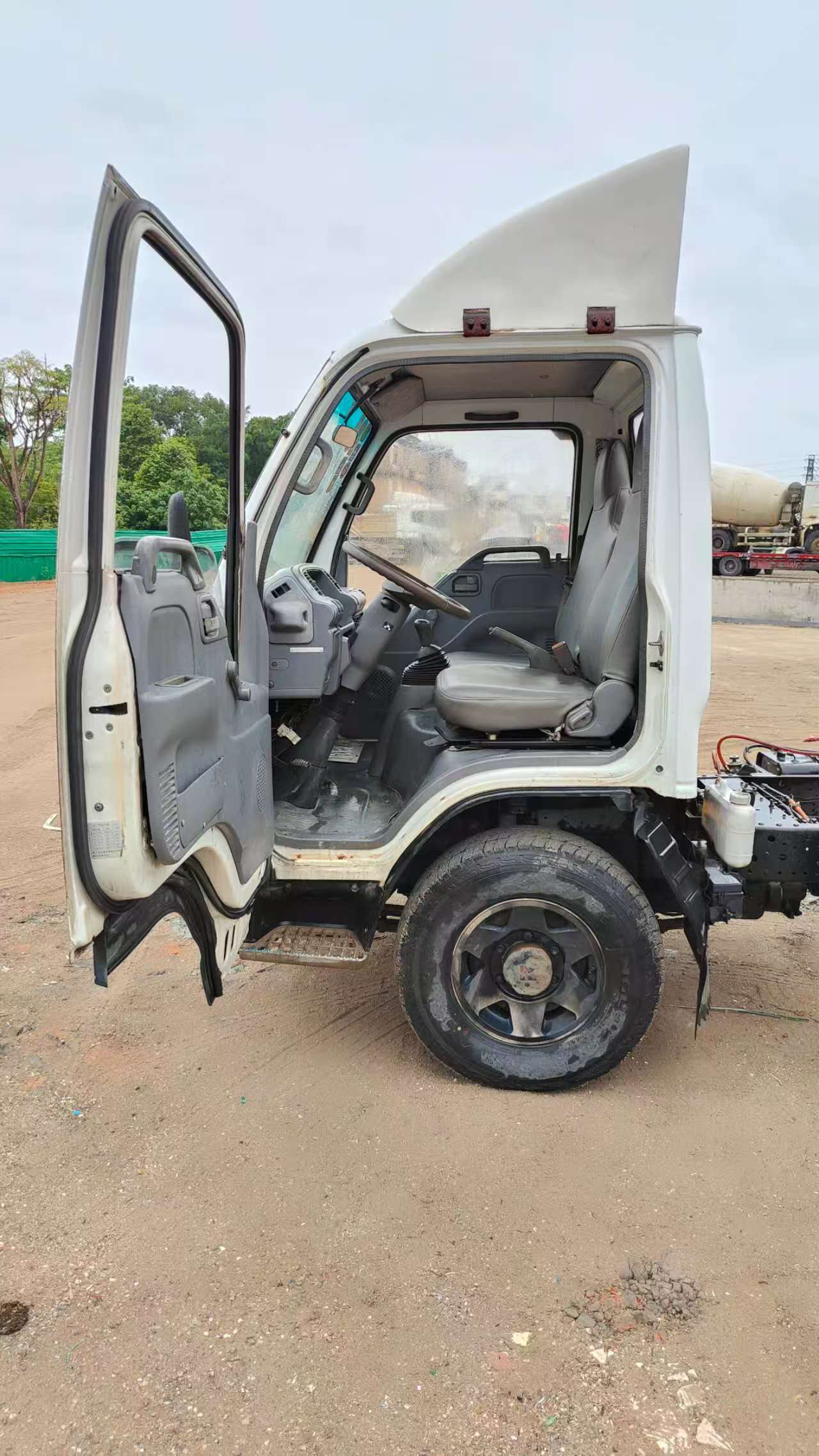 No.13 For ISUZU 100P Tractor Truck Manual Transmission Best Price Used Tractor  For Sale