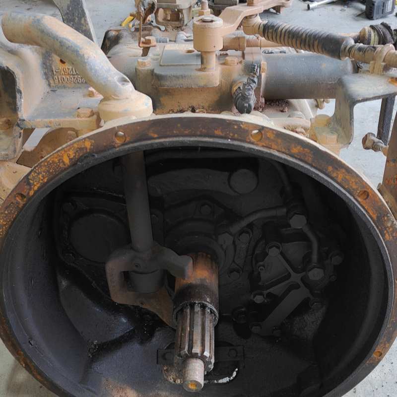 Used Gearbox High Quality SINOTRUK 19712 Gearbox for Tractor Truck Head Gearbox Assembly
