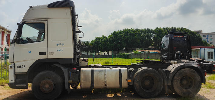 No.55 Second hand VOLVO FM480 6x2 Tractor Trailer High Performance Low Miles Tractor Truck
