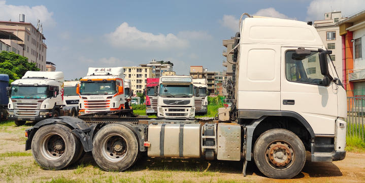 No.55 Second hand VOLVO FM480 6x2 Tractor Trailer High Performance Low Miles Tractor Truck