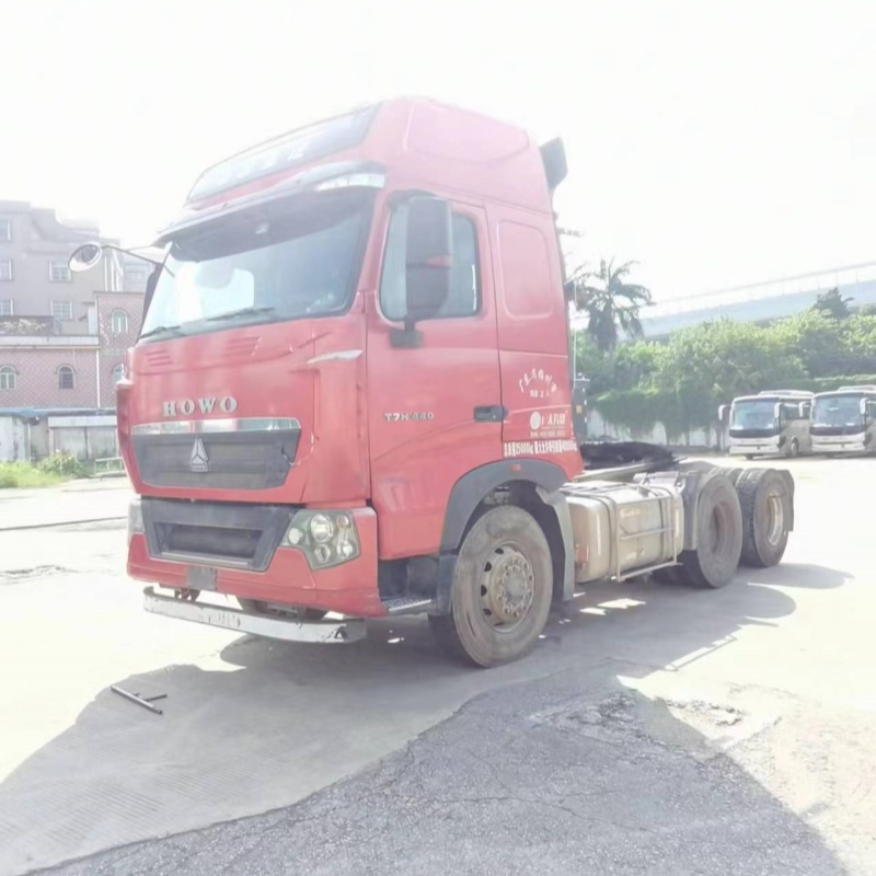 Used Tractor Truck for HOWO 2018 Red 6x4 Good Condition Heavy Duty Truck