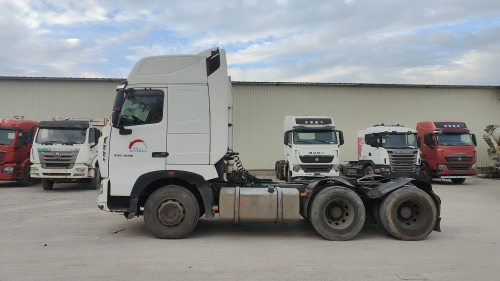 No.34 Used Tractor Truck HOWO 2017 Tractor 6x4 White Good Condition Manual Tow Tractor