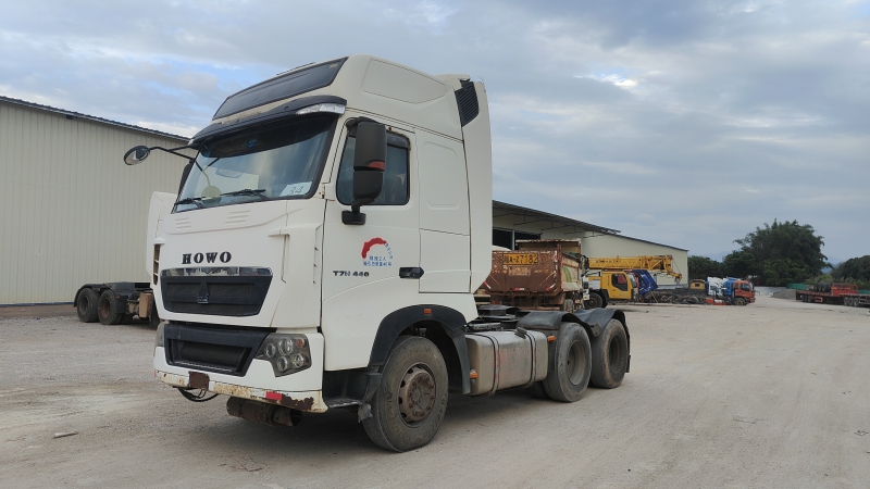 No.34 Used Tractor Truck HOWO 2017 Tractor 6x4 White Good Condition Manual Tow Tractor
