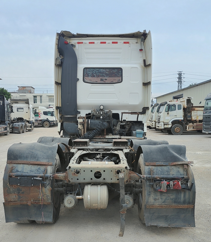 No.34 Used Tractor Truck HOWO 2017 Tractor 6x4 White Good Condition Manual Tow Tractor