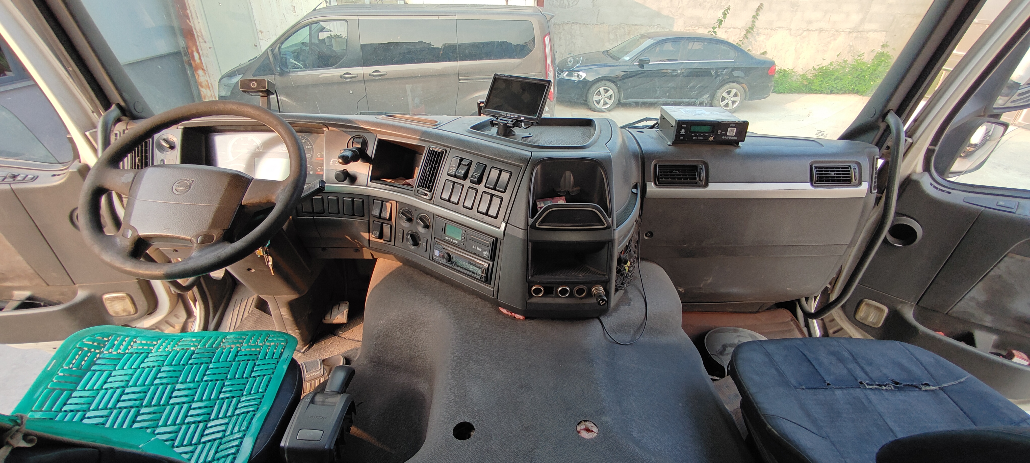 No.23 Second hand VOLVO FM440 6x2 Manual Truck  Blue  Low Fuel Consumption Best Price