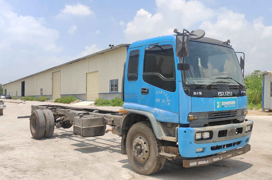 No.1 For ISUZU FTR Tractor Truck Manual Transmission Best Price Used Tractor  For Sale