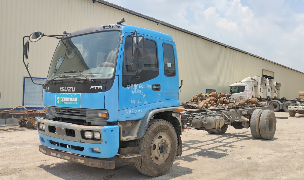 No.1 For ISUZU FTR Tractor Truck Manual Transmission Best Price Used Tractor  For Sale